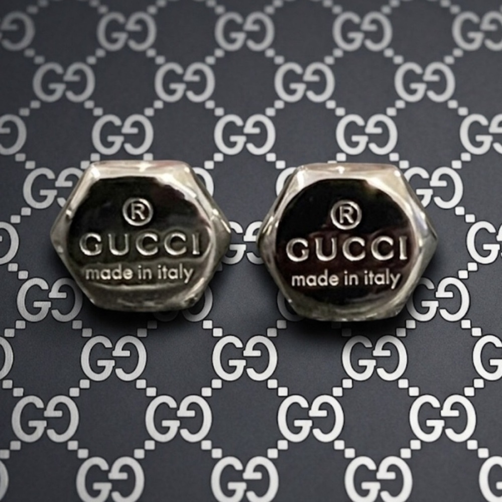 New NO BRAND SOURCES UNKNOWN silver tone post earrings
Good quality